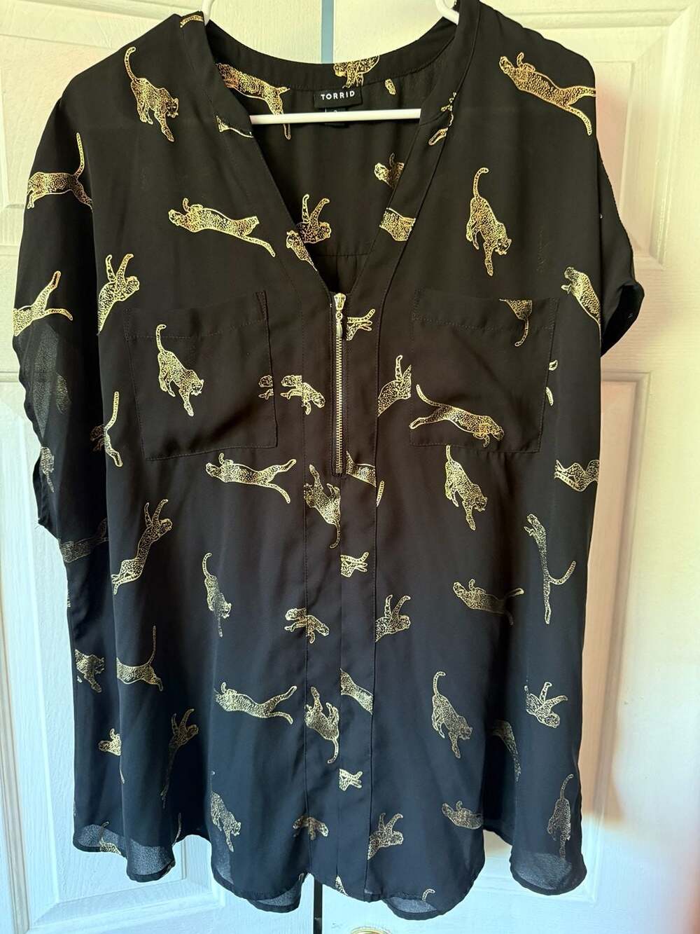 Torrid Black Gold Leopard Print Zip Front Georgette Blouse Size 2
